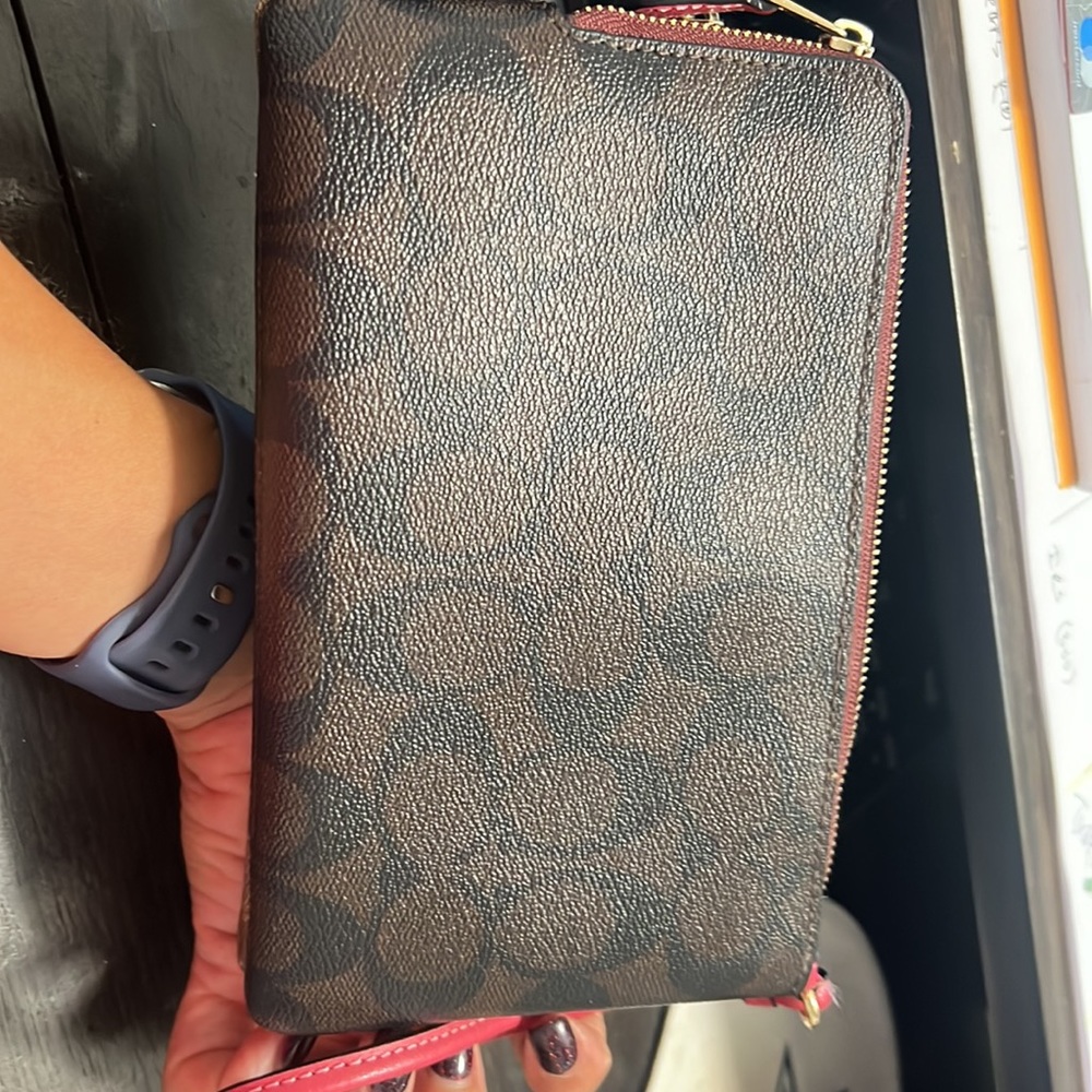 Coach wristlet - Picture 4 of 6